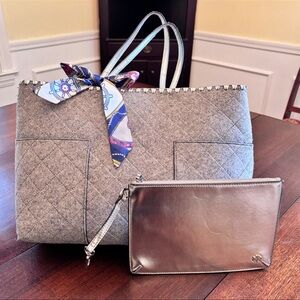 TORY BURCH BLOCK T FELT TOTE IN GREY AND SILVER